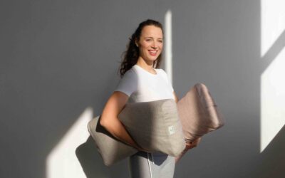 Choosing the Right Yoga Bolster to Buy: Rectangular or Round?